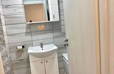 Location d’un appartement accueillant avec balcon, secteur 6, Chiajna, Bucarest, Roumanie